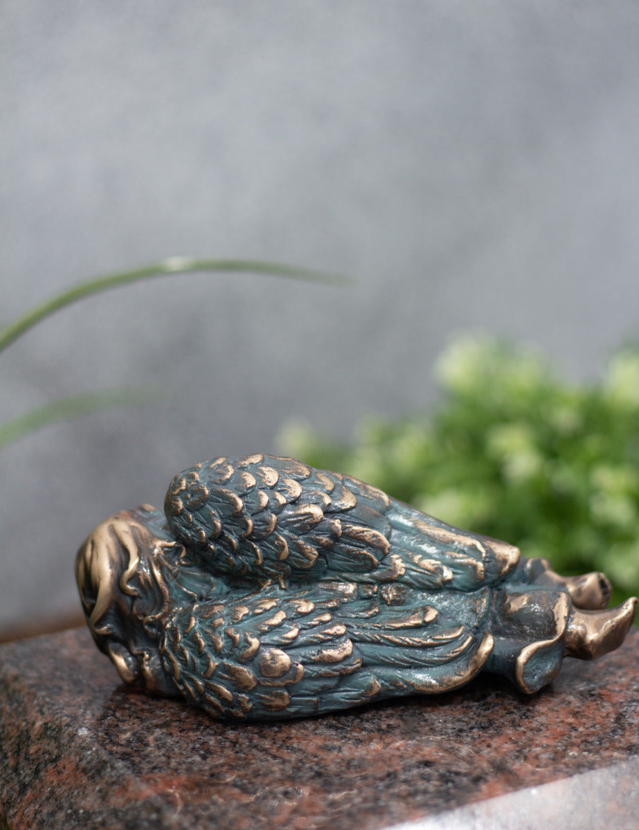 Engel Bronze liegend grün