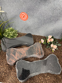 Thumbnail for Hundeknochen Grabstein