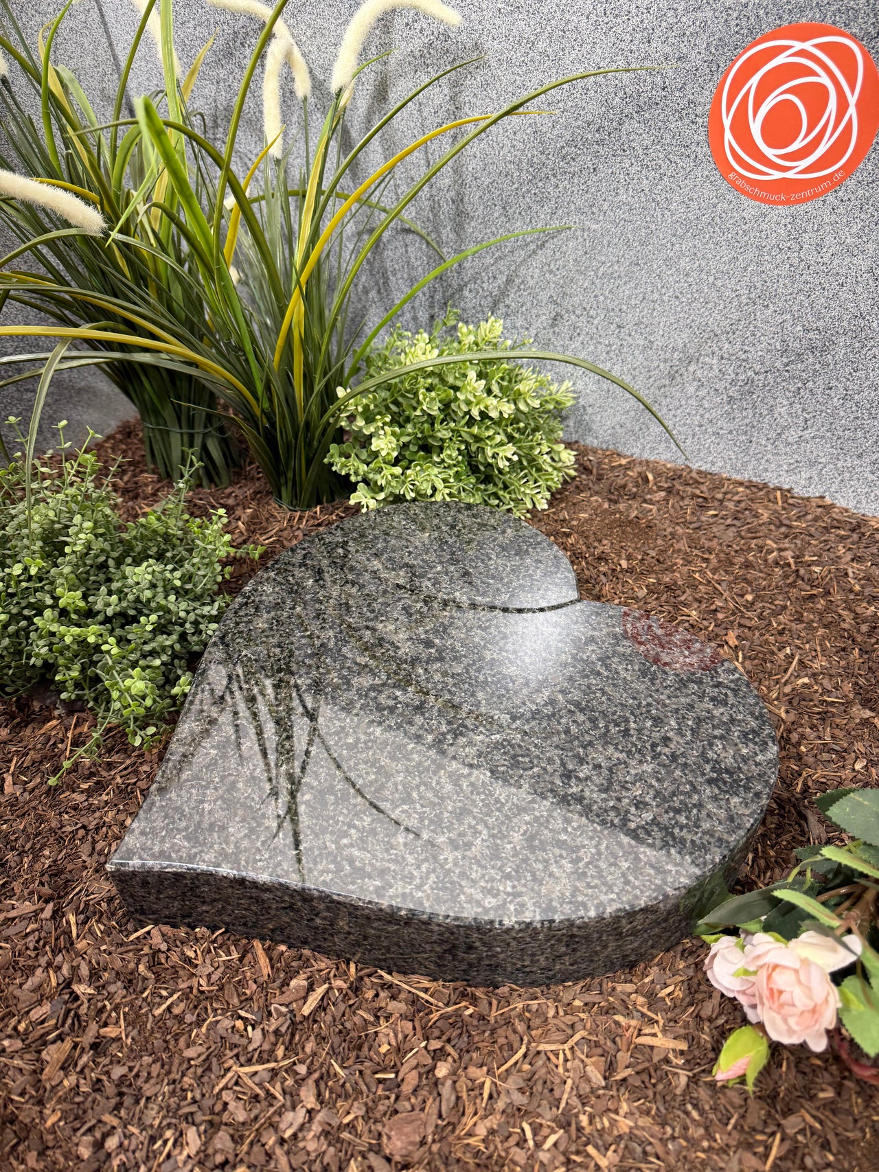 Grabstein Herz Granit Impala groß allseits poliert