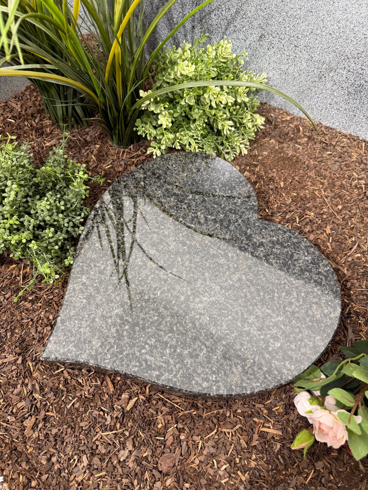 Grabstein Herz Granit Impala groß allseits poliert