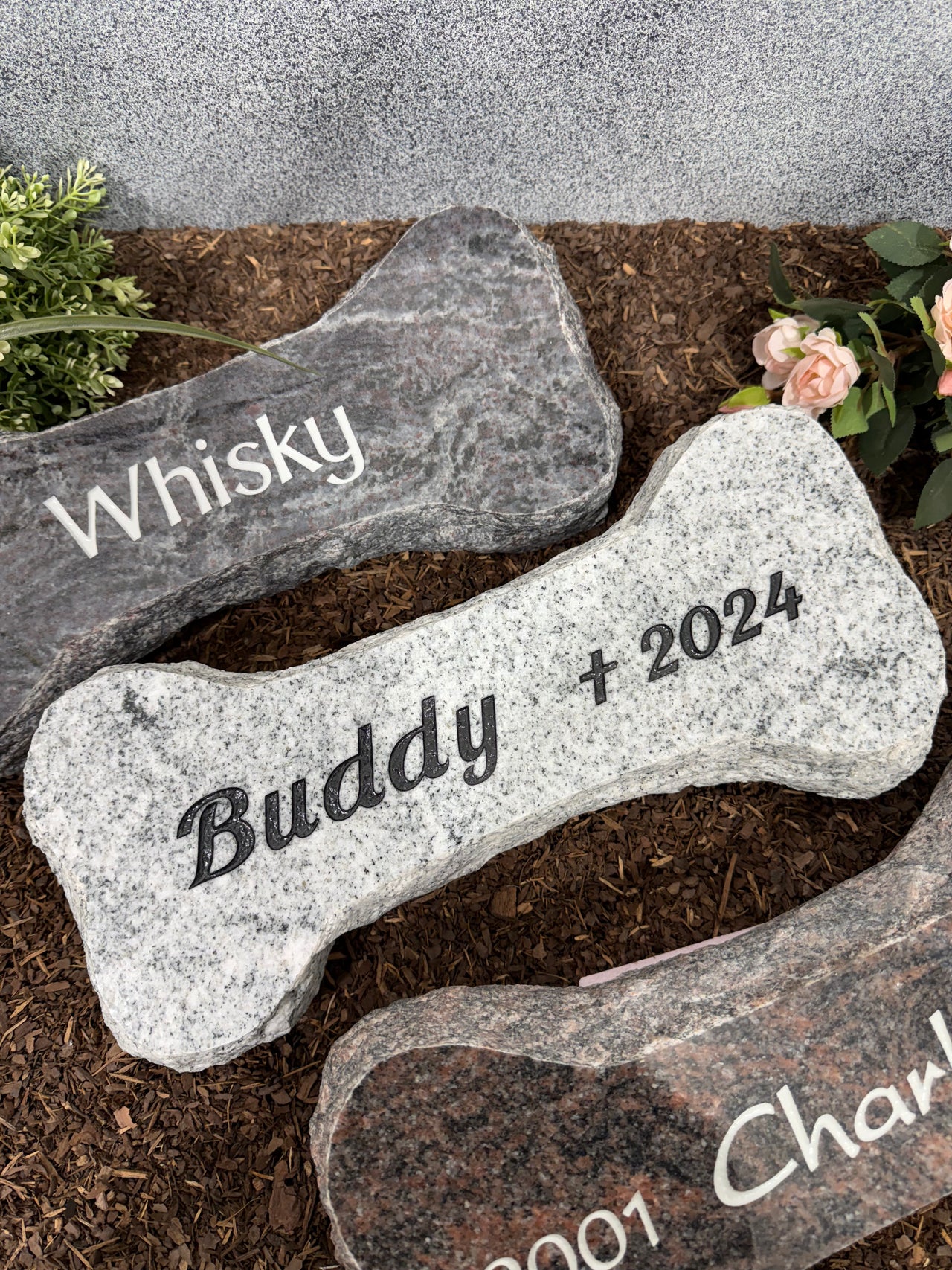 Hundeknochen Grabstein