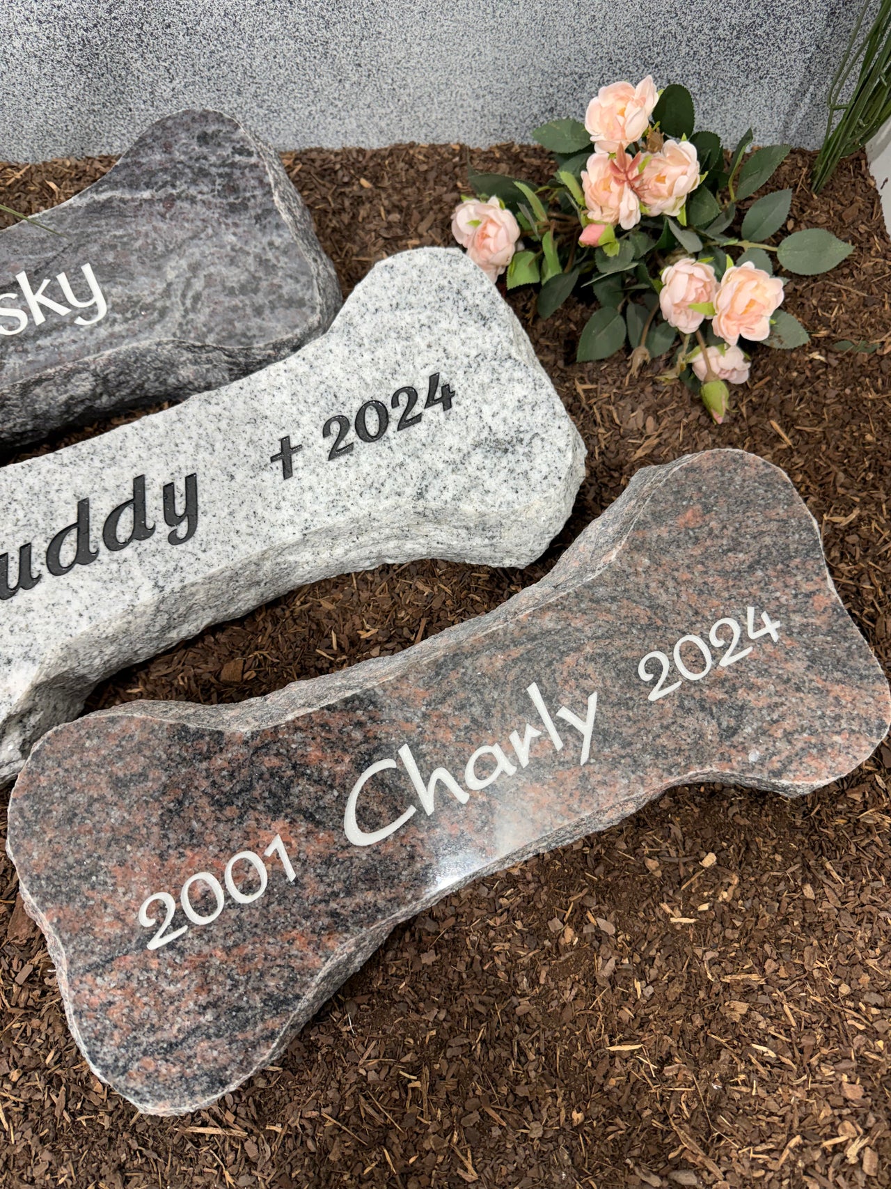 Hundeknochen Grabstein