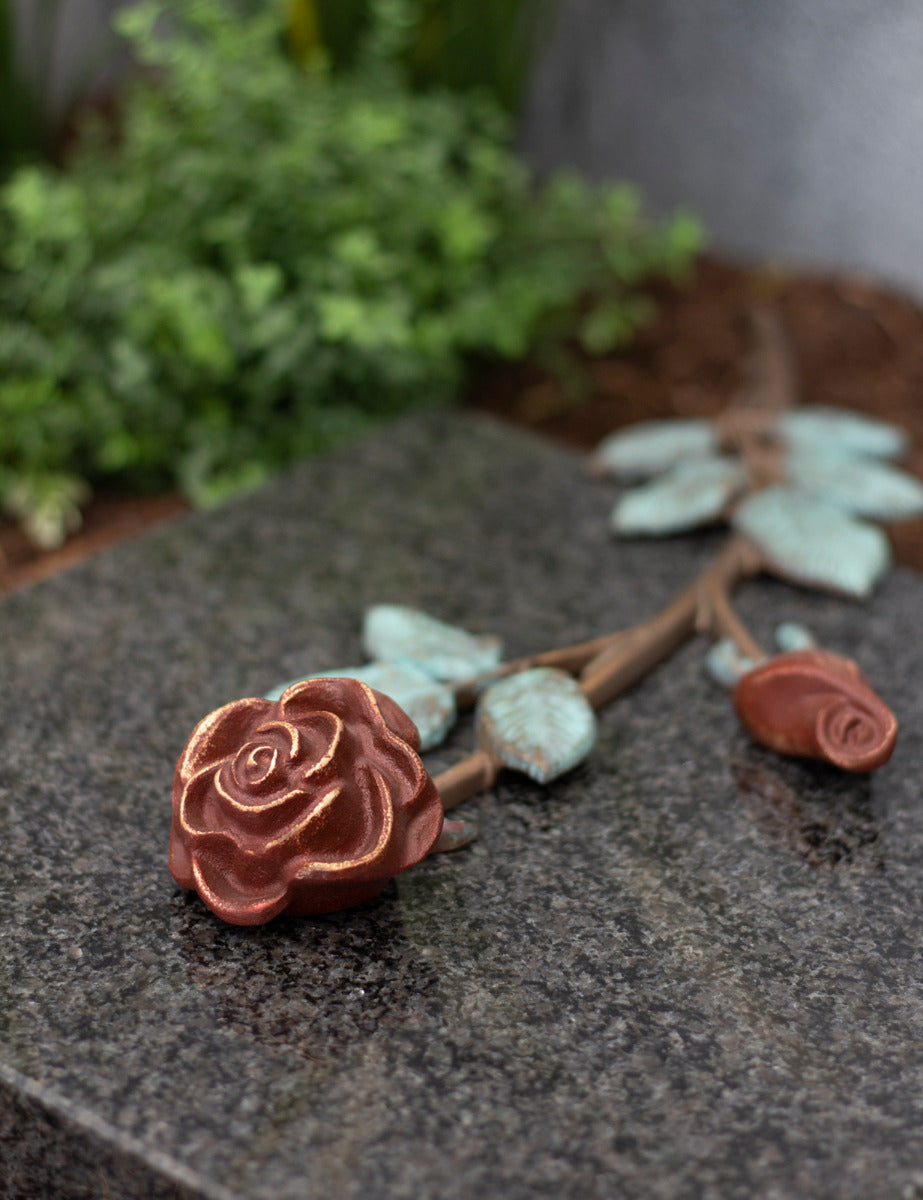 Rose Bronze groß mit farbiger Patinierung 37 cm